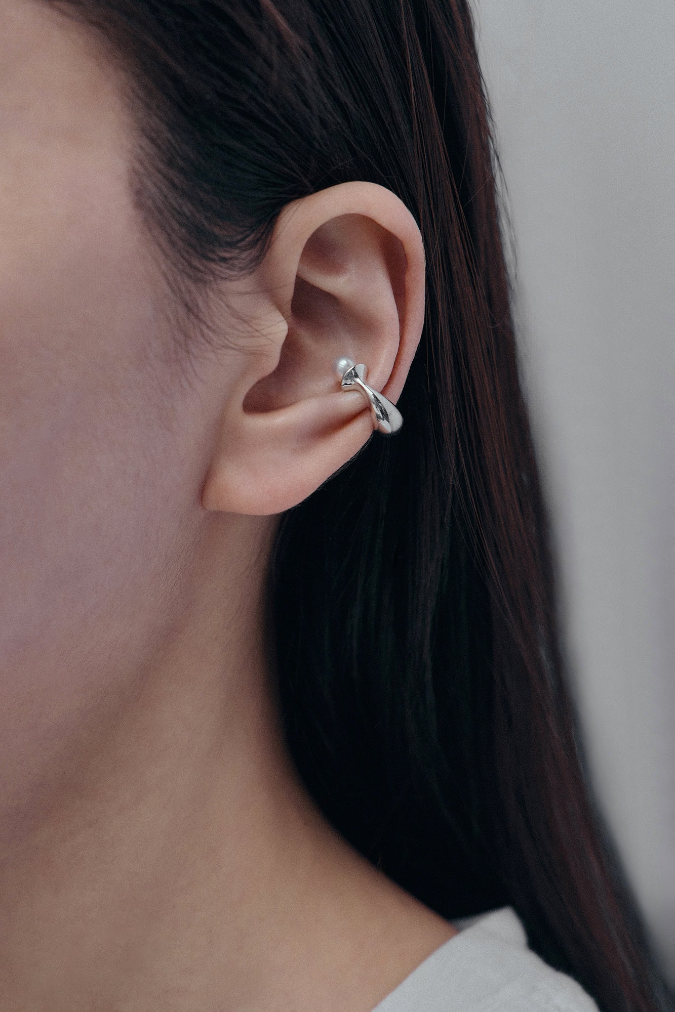 BOTTIGLIA PEARL EAR CUFF