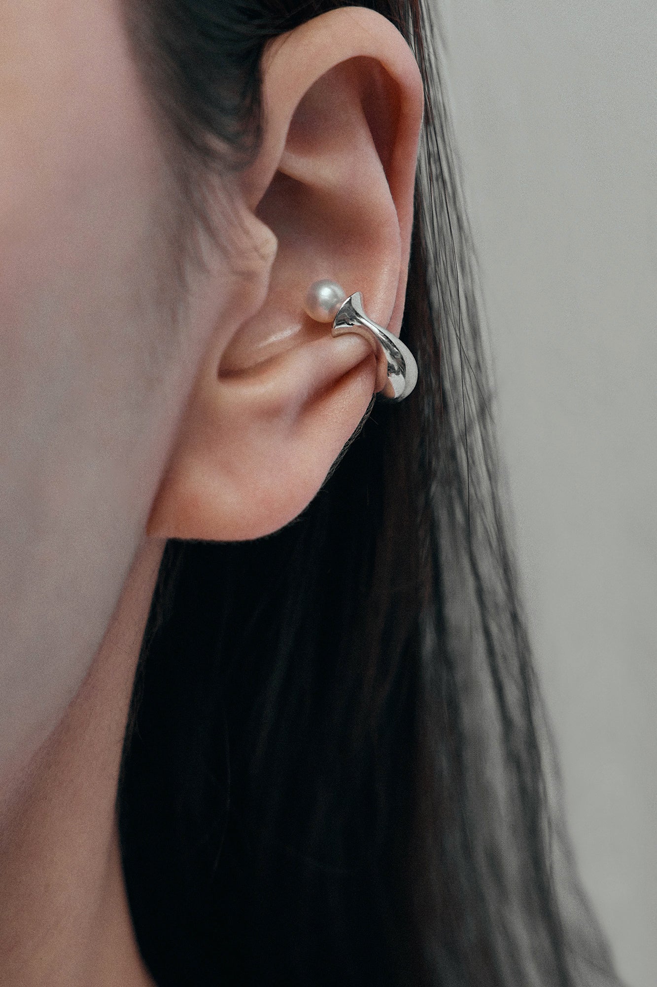 BOTTIGLIA PEARL EAR CUFF
