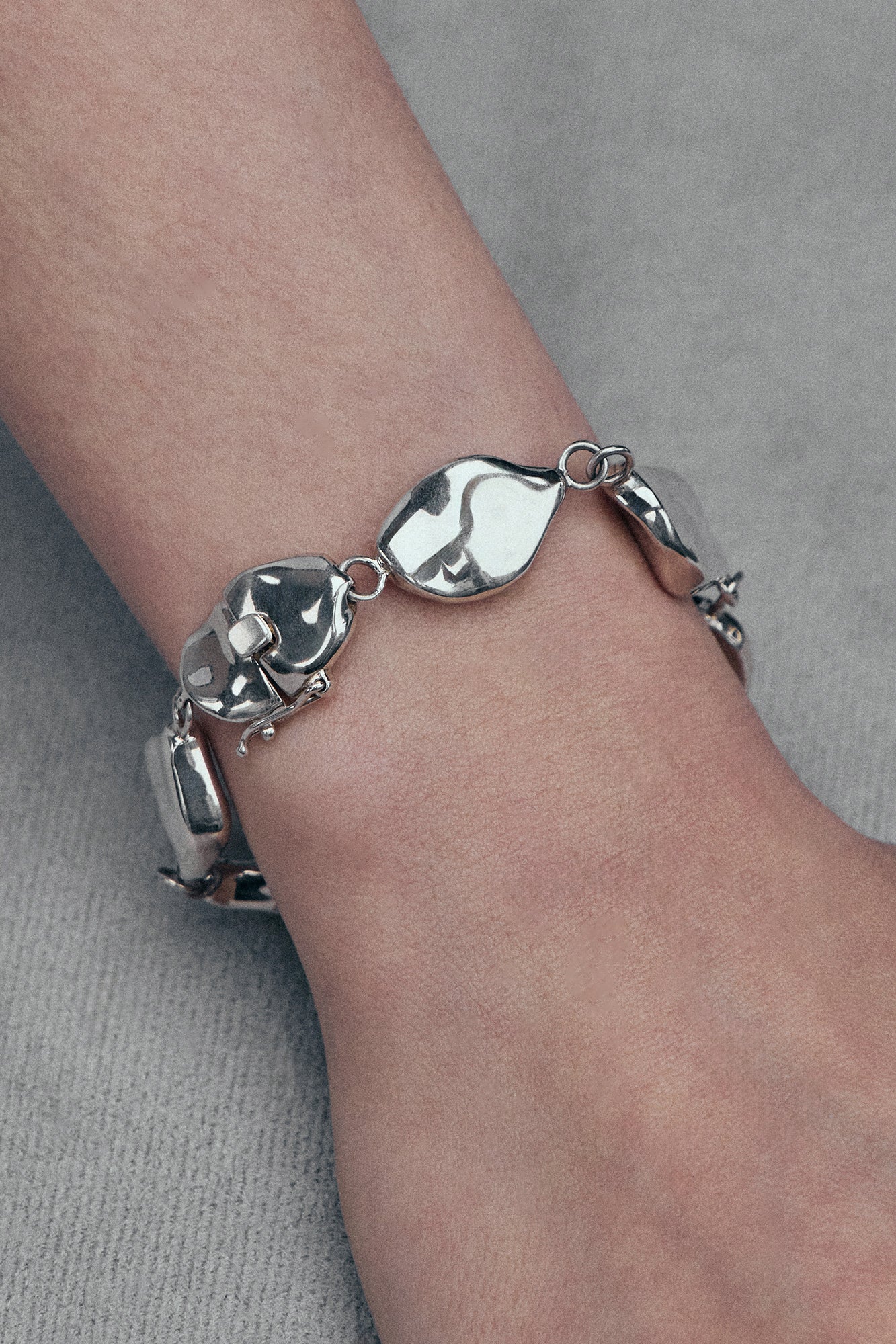 BAROQUE PEARL SHAPED BRACELET