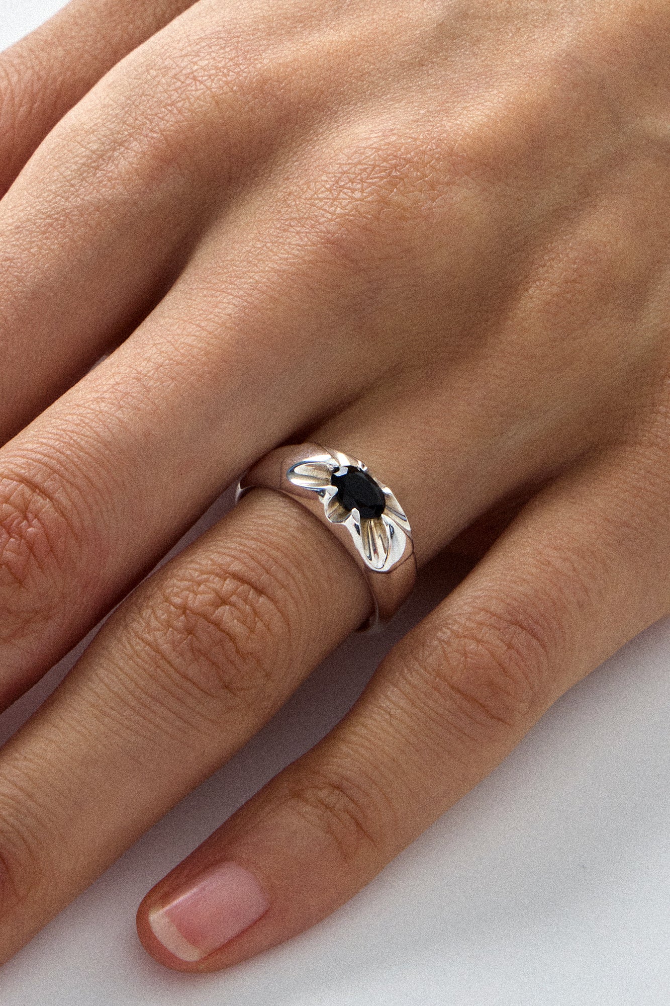 CLAW ONYX SILVER RING