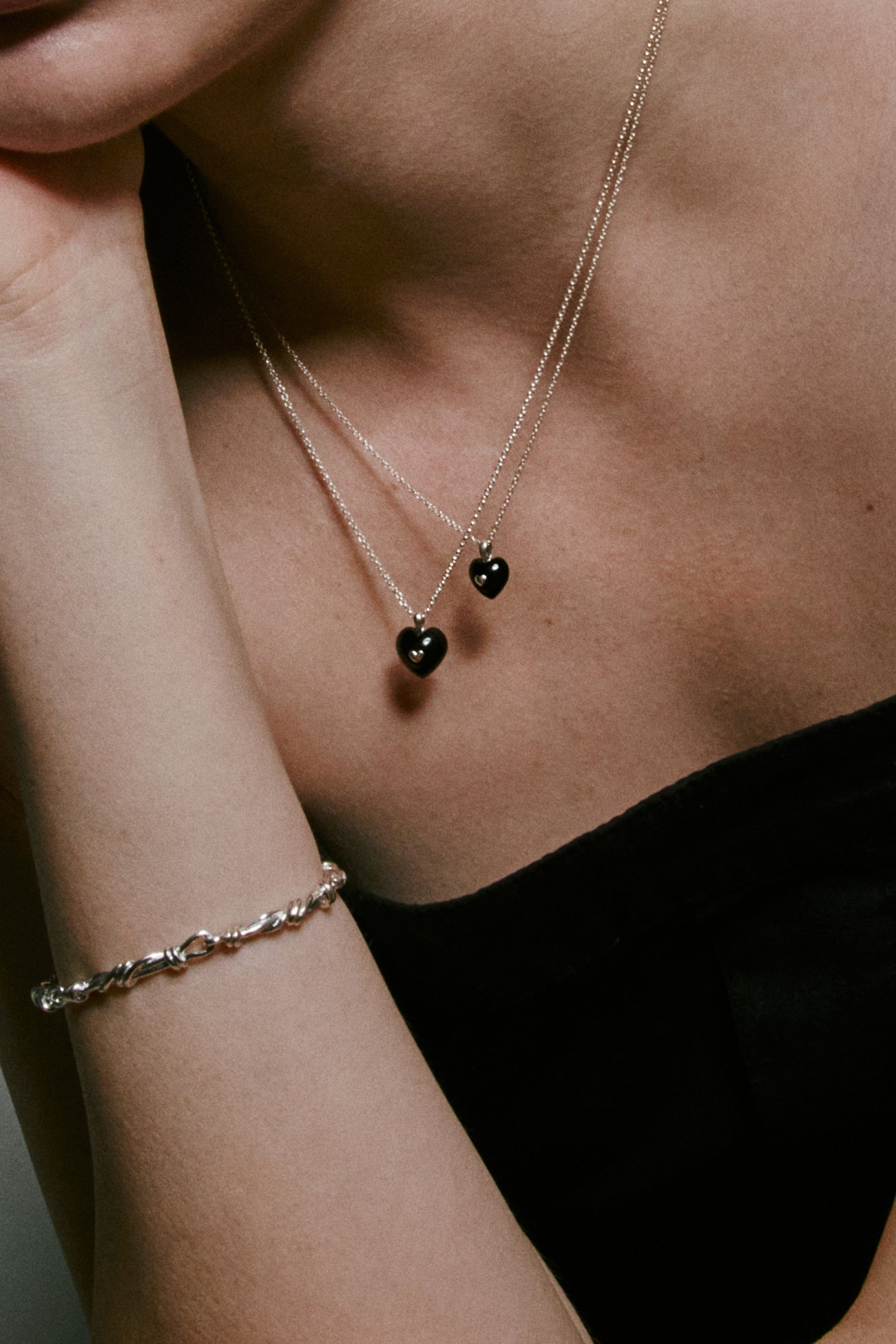 VERY VINTAGE TINY BLACK SILVER HEART PENDANT NECKLACE