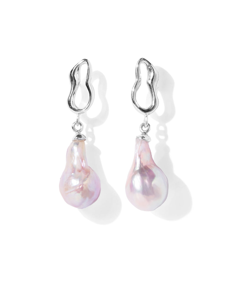 SILHOUETTE BAROQUE PEARL EARRINGS *Limited amount