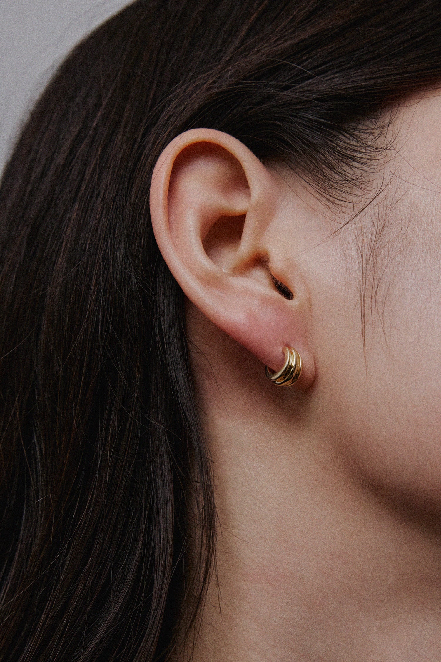 10K GOLD FLAT POTTERY VESSEL EAR HOOPS