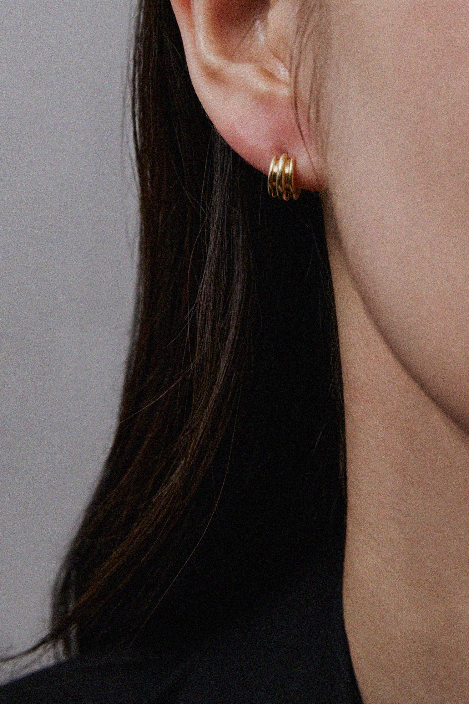 10K GOLD FLAT POTTERY VESSEL EAR HOOPS