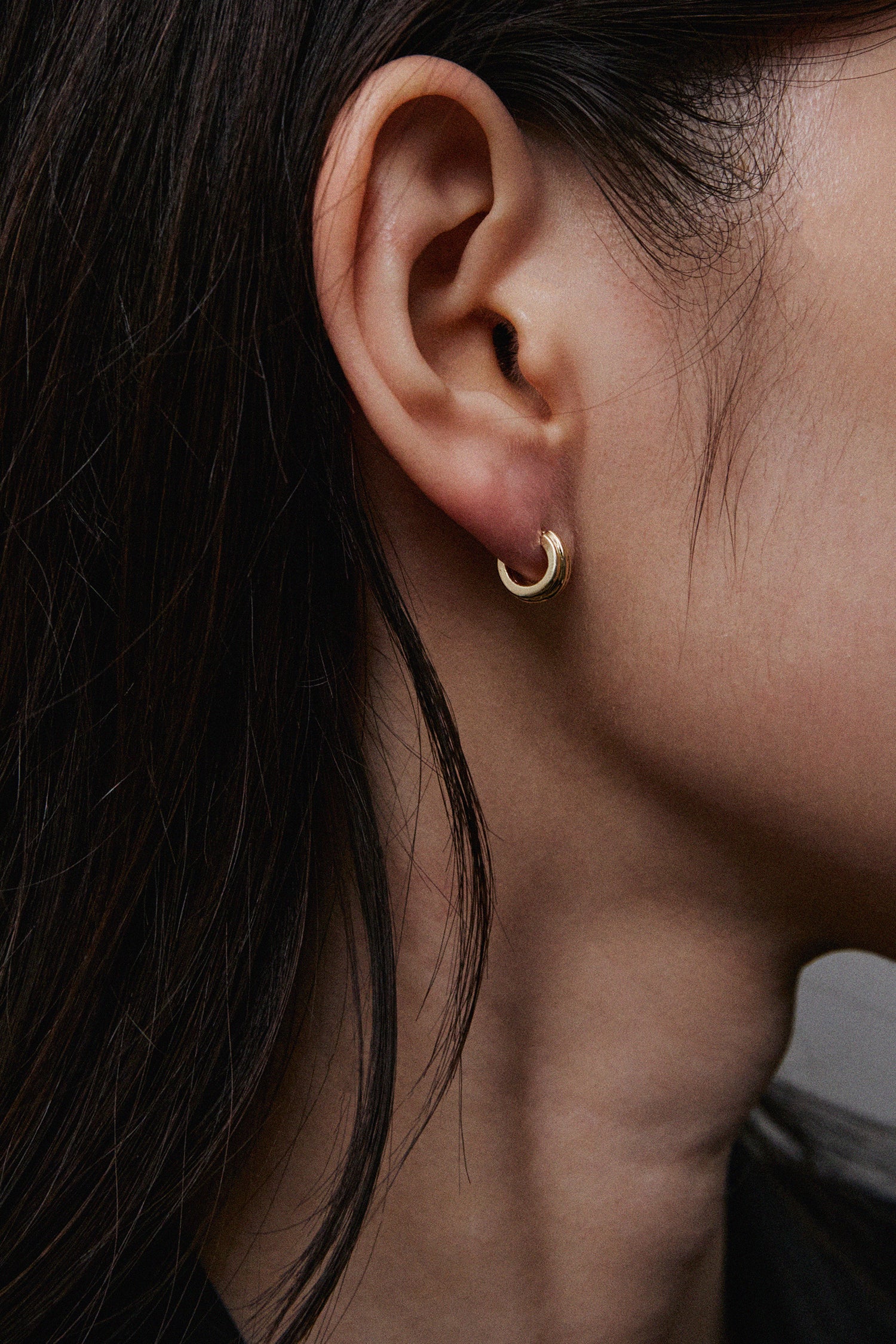 10K GOLD FLAT POTTERY VESSEL EAR HOOPS