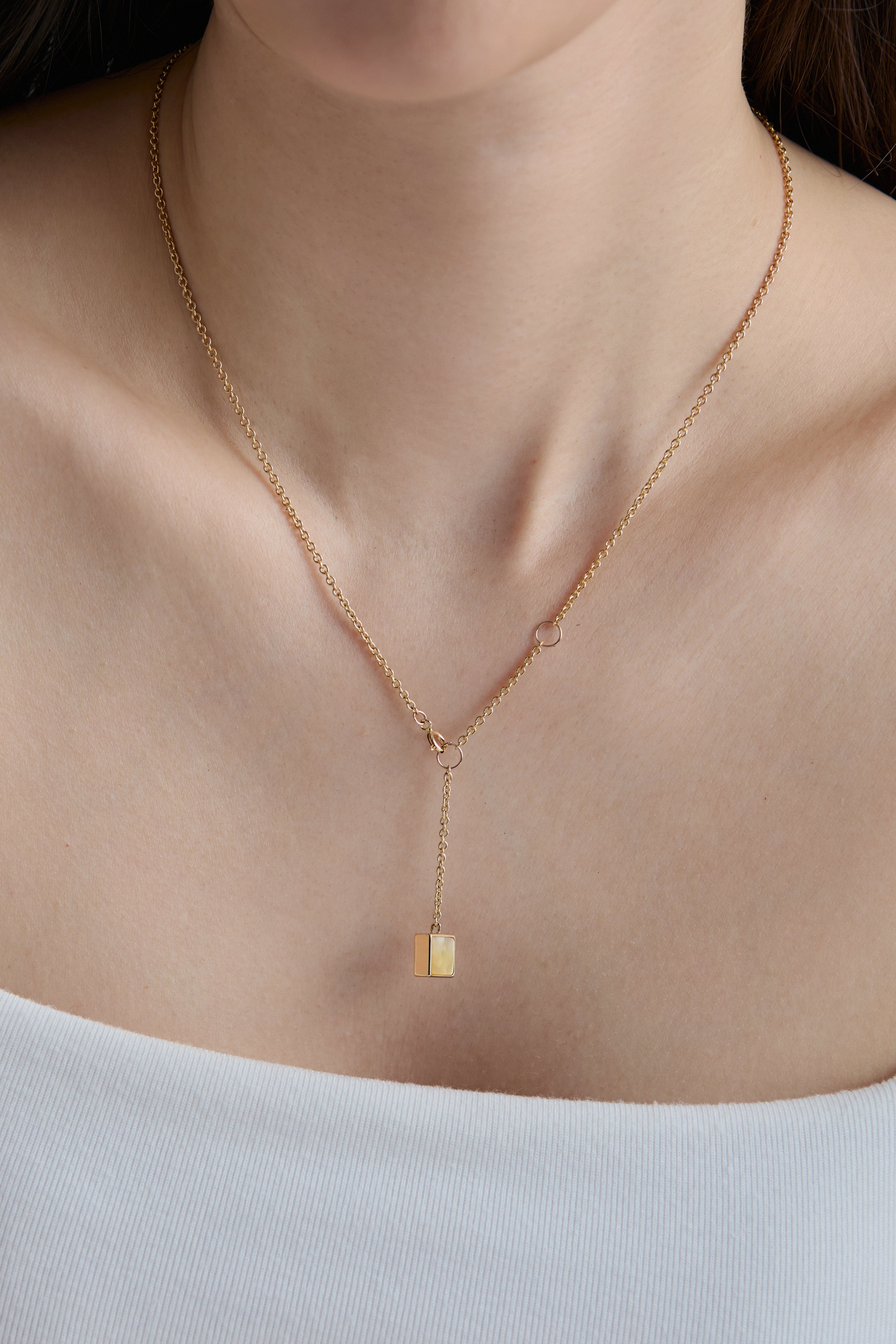 NUDE SHELL NECKLACE