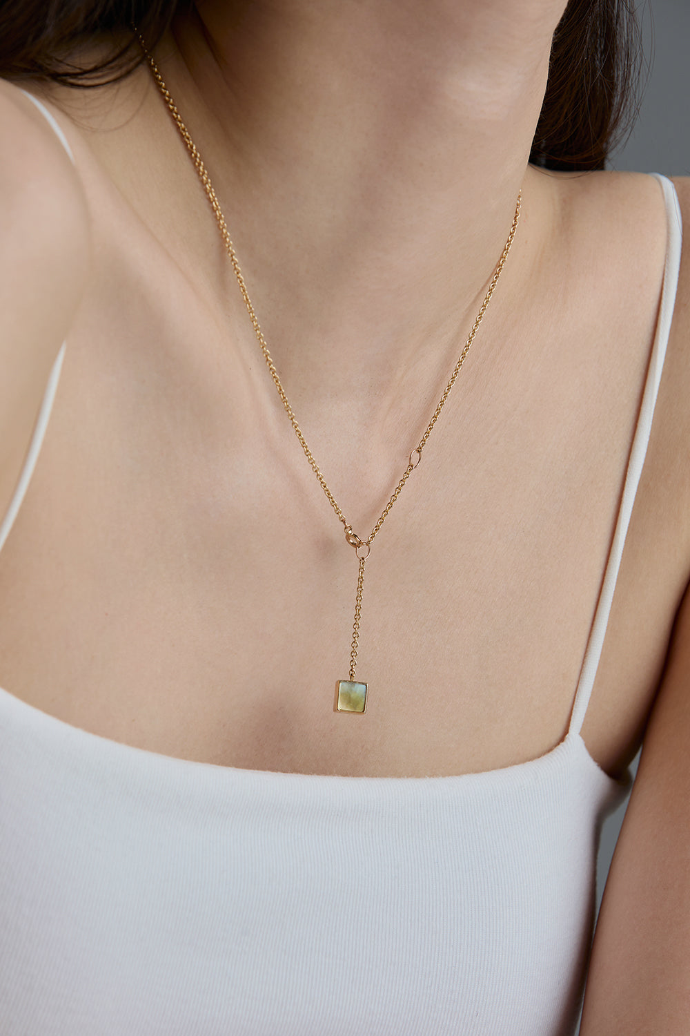 NUDE SHELL NECKLACE
