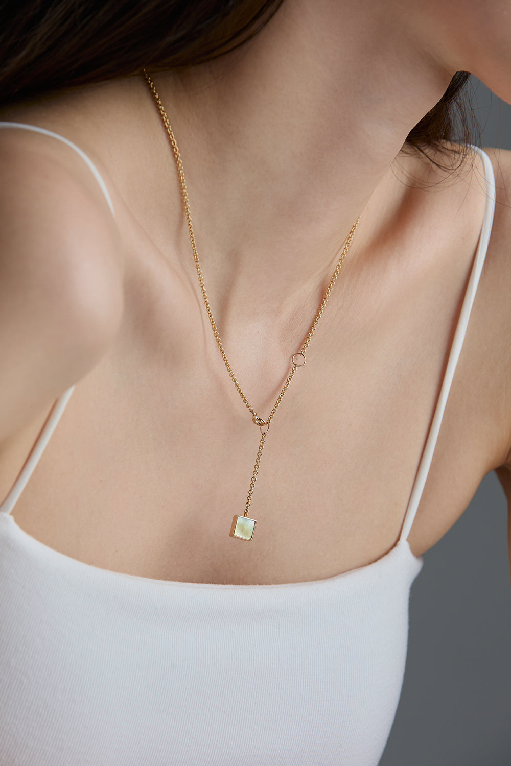 NUDE SHELL NECKLACE
