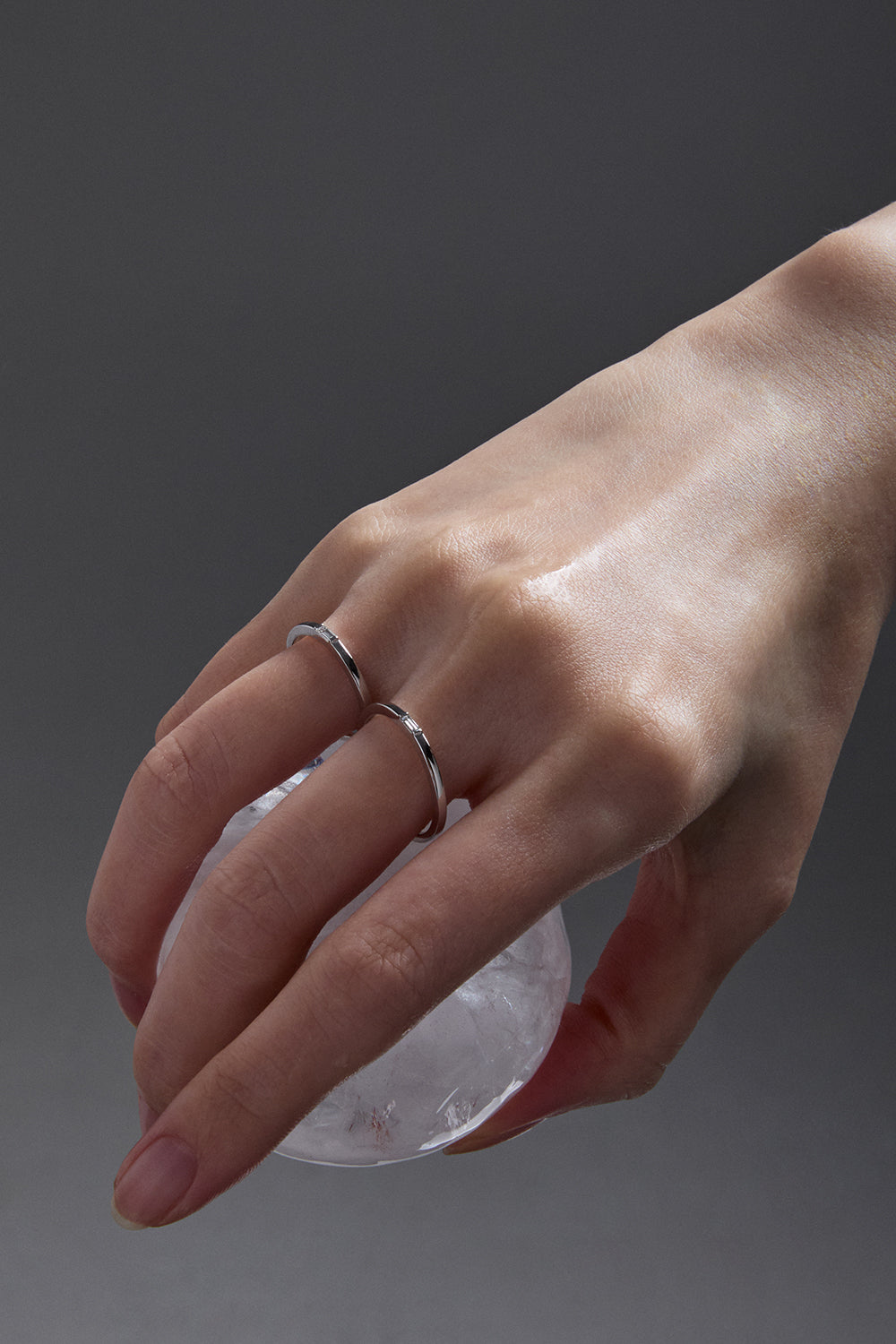 10K SLIM BODY BAGUETTE DIAMOND WHITE GOLD RING