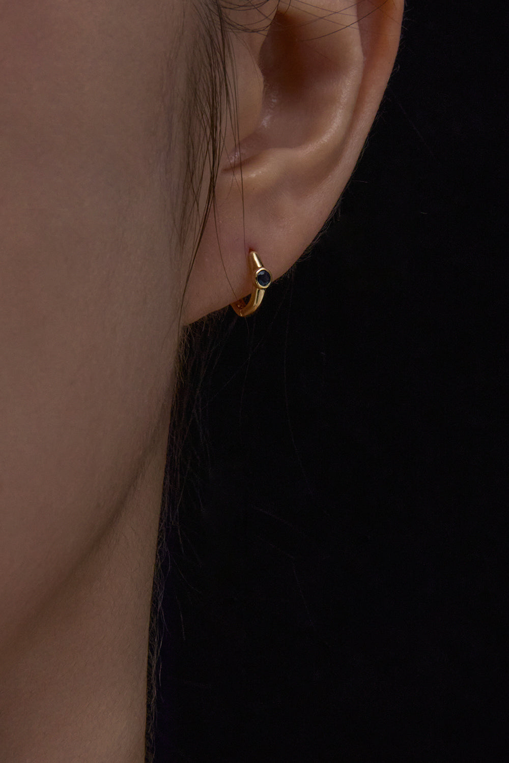 RENAISSANCE BLUE SAPPHIRE ORB HOOPS PETIT PLUS