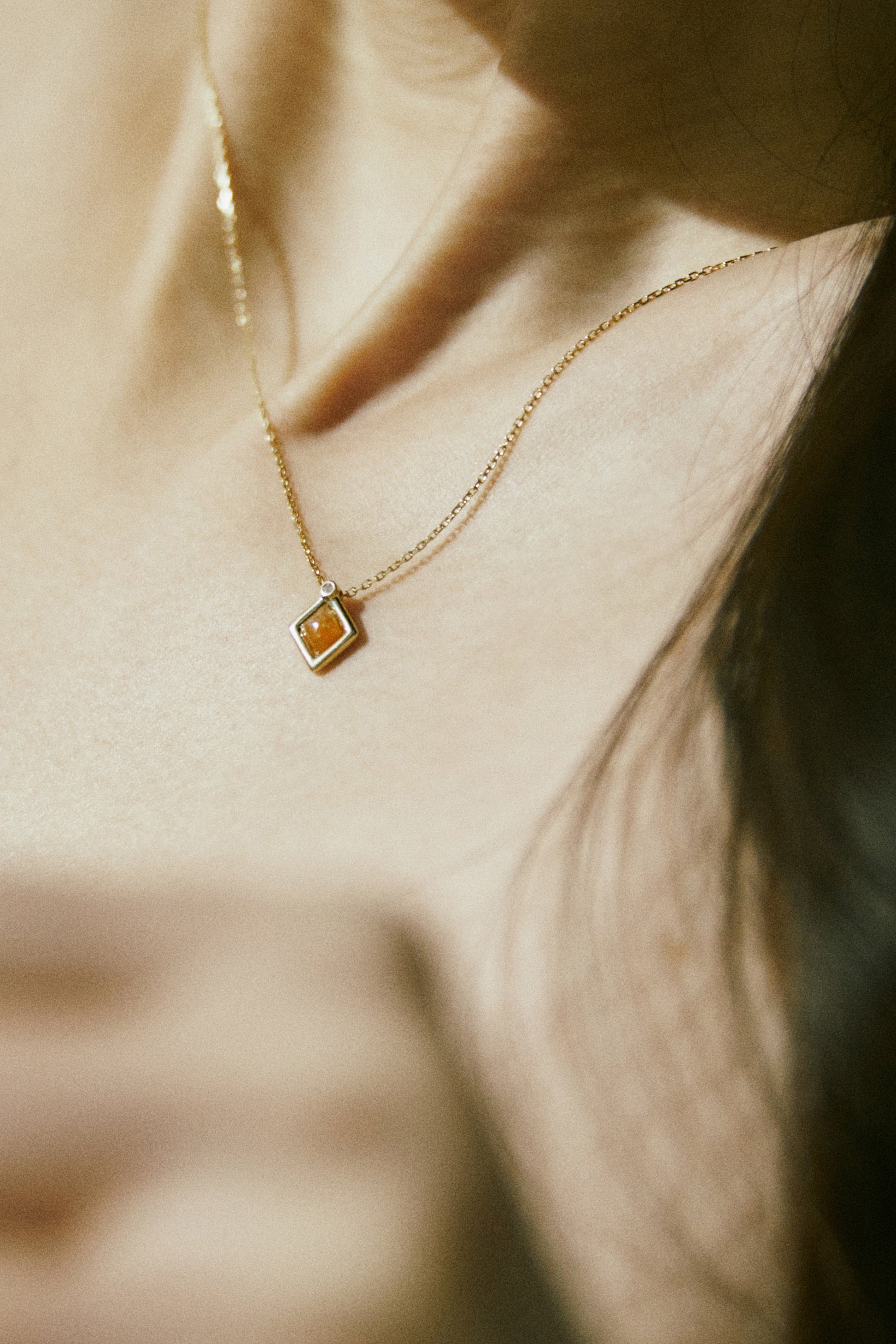 10K GOLD MINI ETERNAL ORANGE QUARTZ NECKLACE