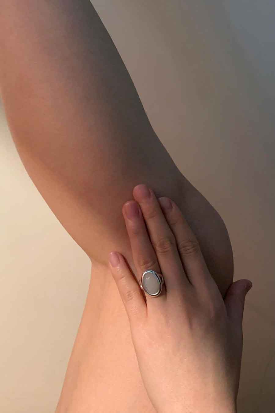 MOTHER'S WHITE QUARTZ RING