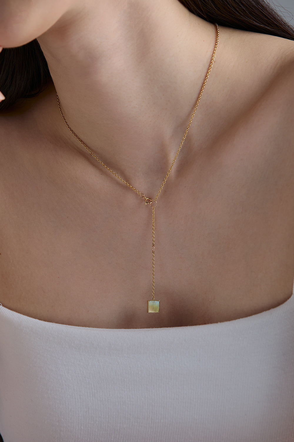 NUDE SHELL NECKLACE