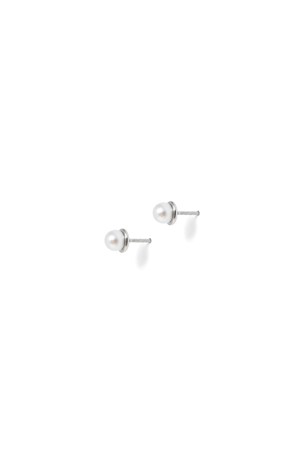 COLD WHITE 4mm PEARL EARRINGS