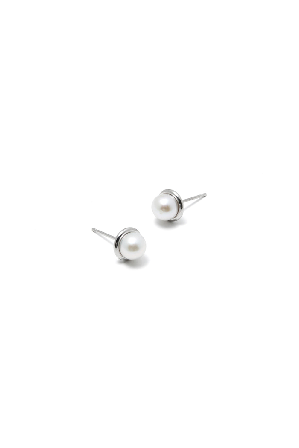 COLD WHITE 6mm PEARL EARRINGS