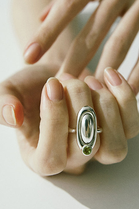 ETERNAL SILVER QUARTZ PERIDOT RING