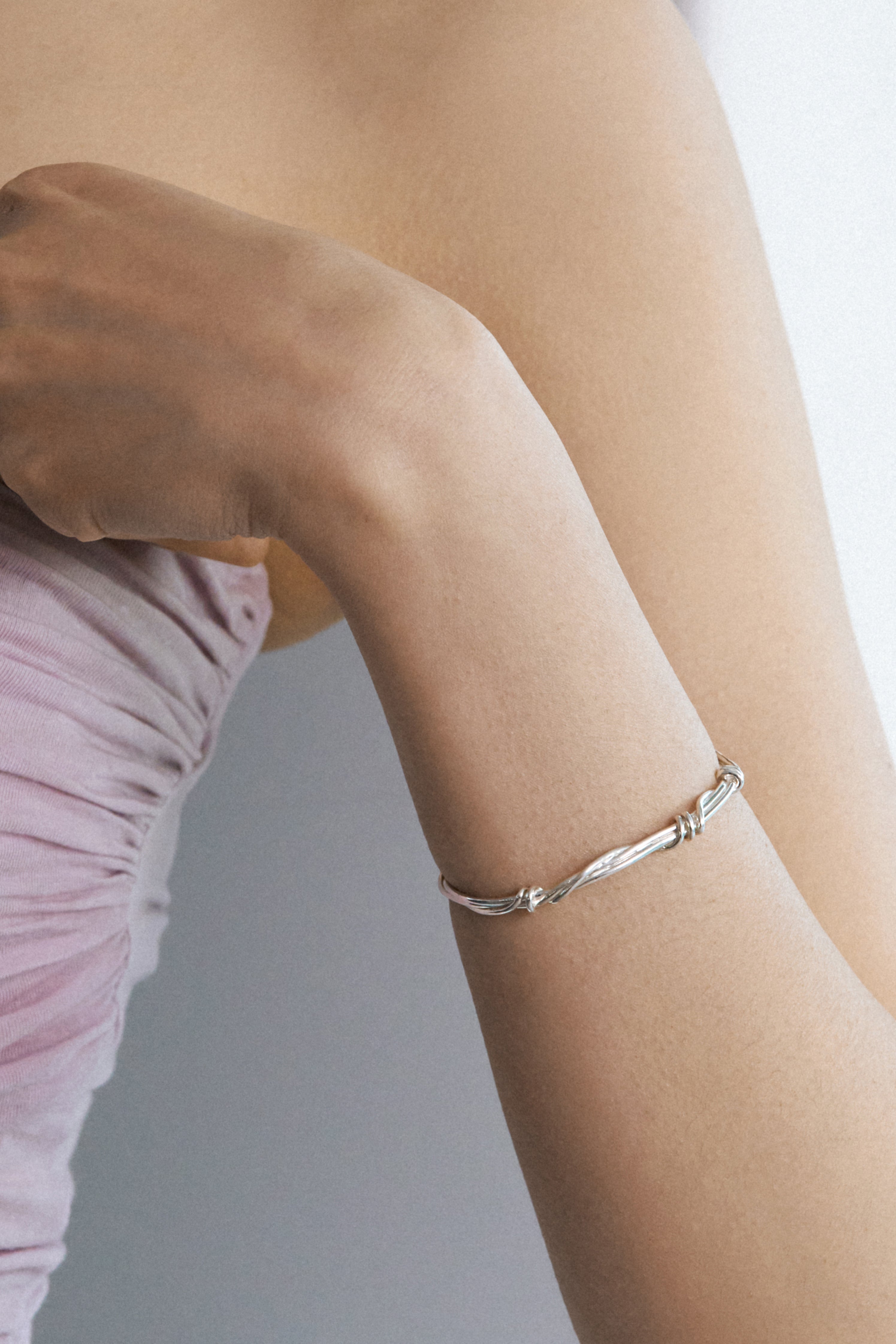 GORDIAN SILVER KNOT BANGLE