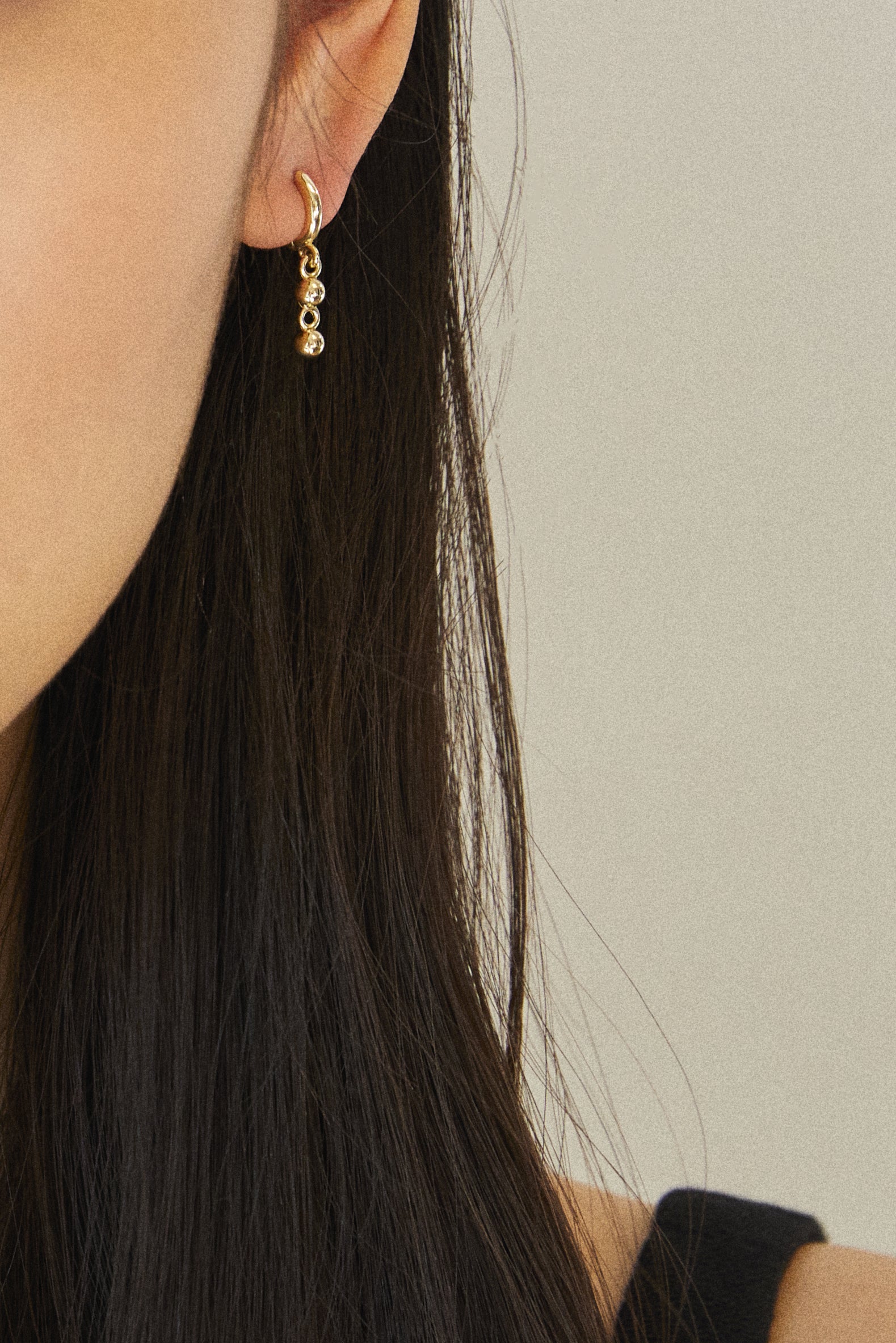 GOLD PERFECTION DROP EARRINGS