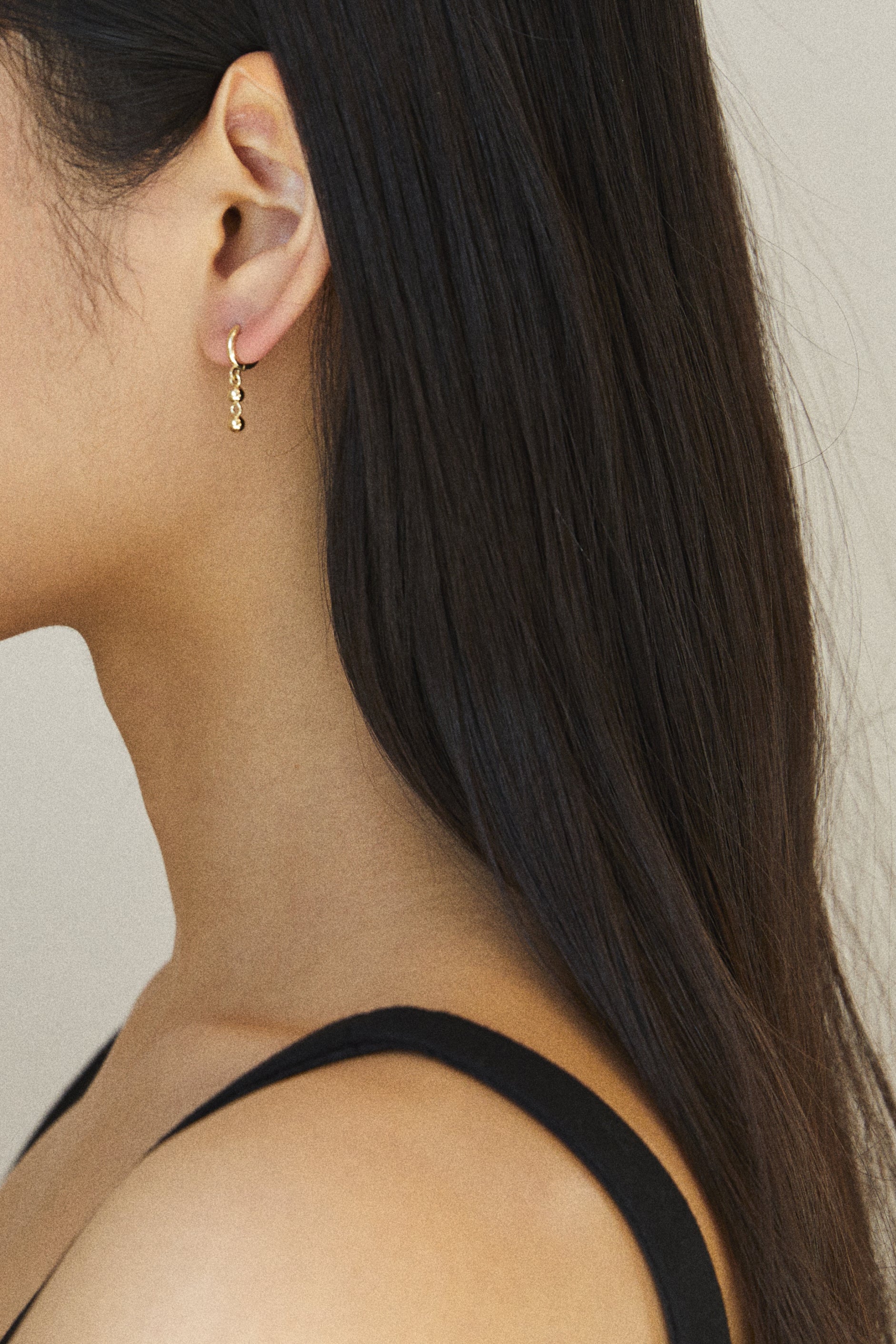 GOLD PERFECTION DROP EARRINGS