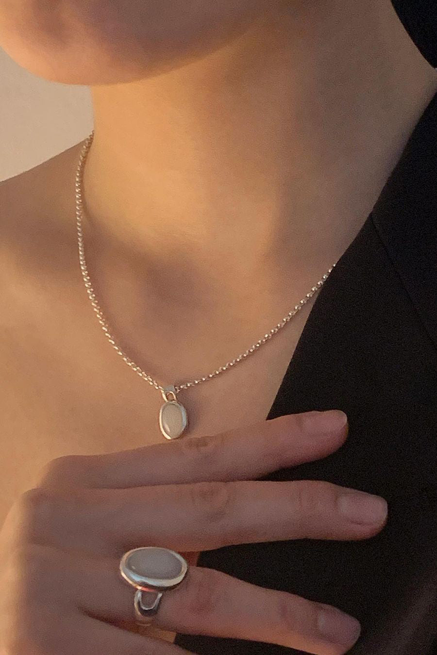 MOTHER'S WHITE QUARTZ NECKLACE