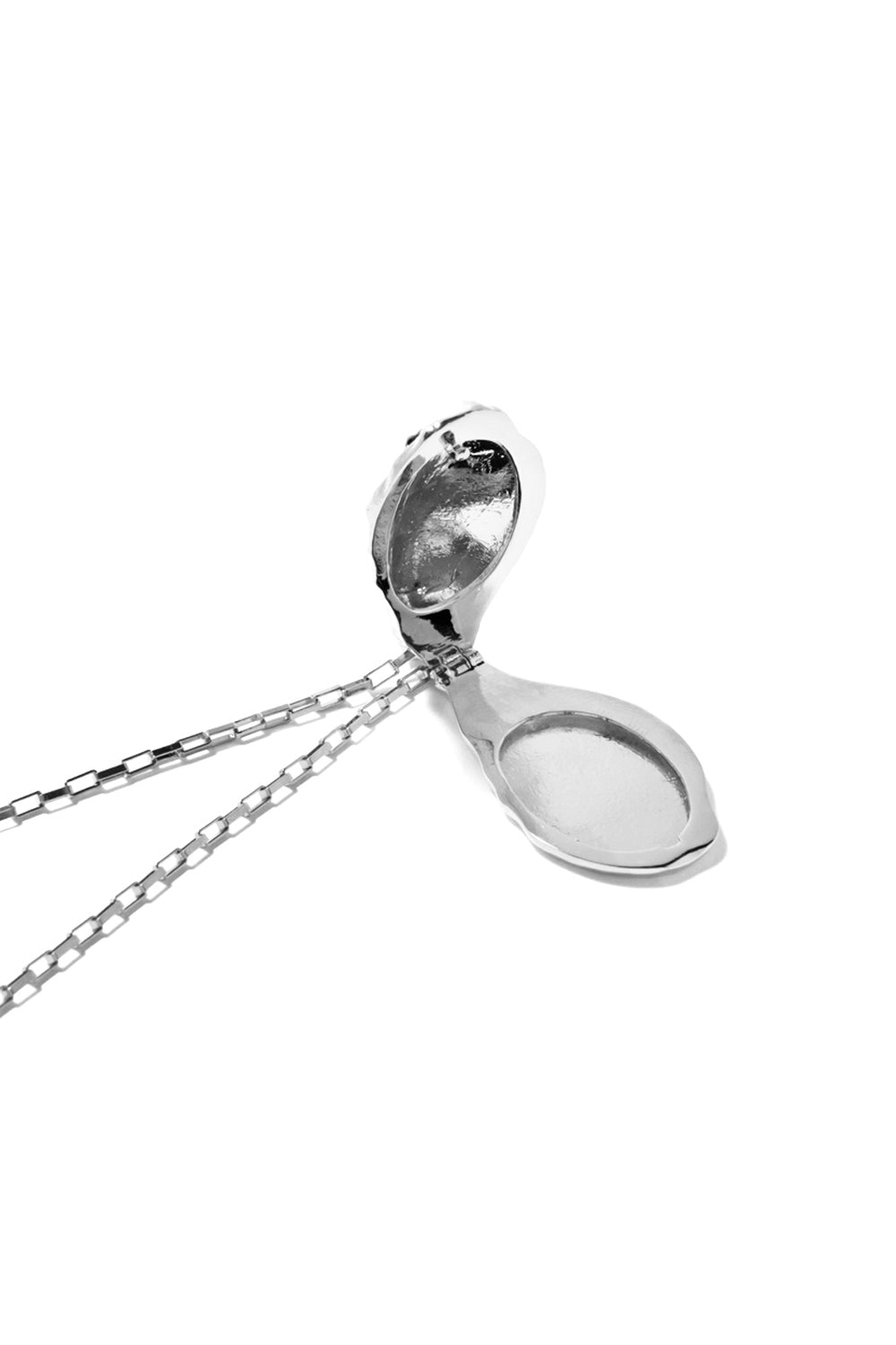 OYSTER LOCKET NECKLACE