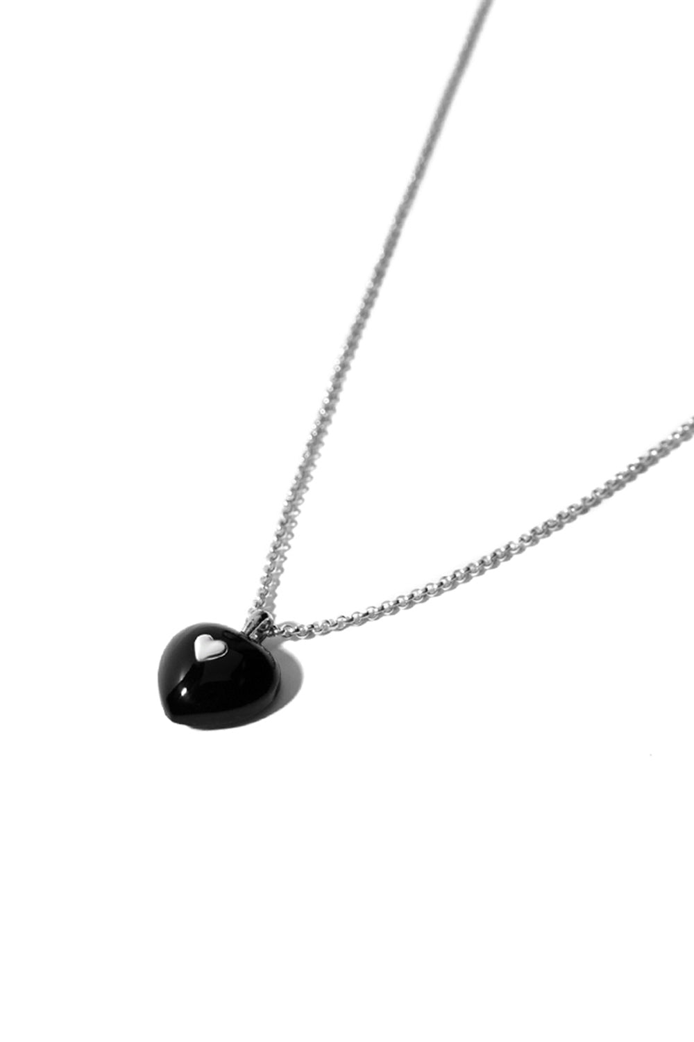 VERY VINTAGE BLACK ONYX HEART PENDANT NECKLACE