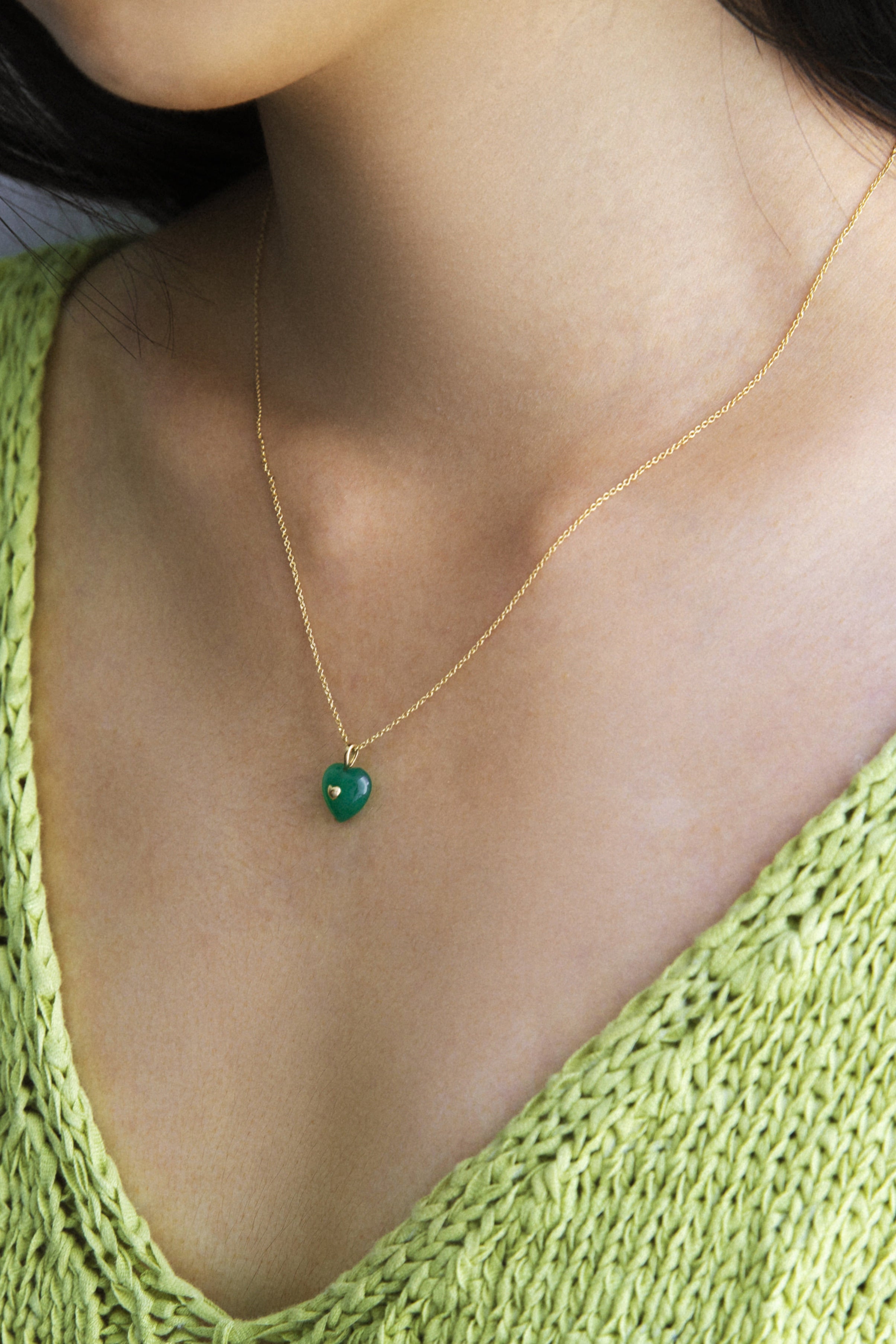 VERY VINTAGE GREEN CHALCEDONY HEART PENDANT NECKLACE