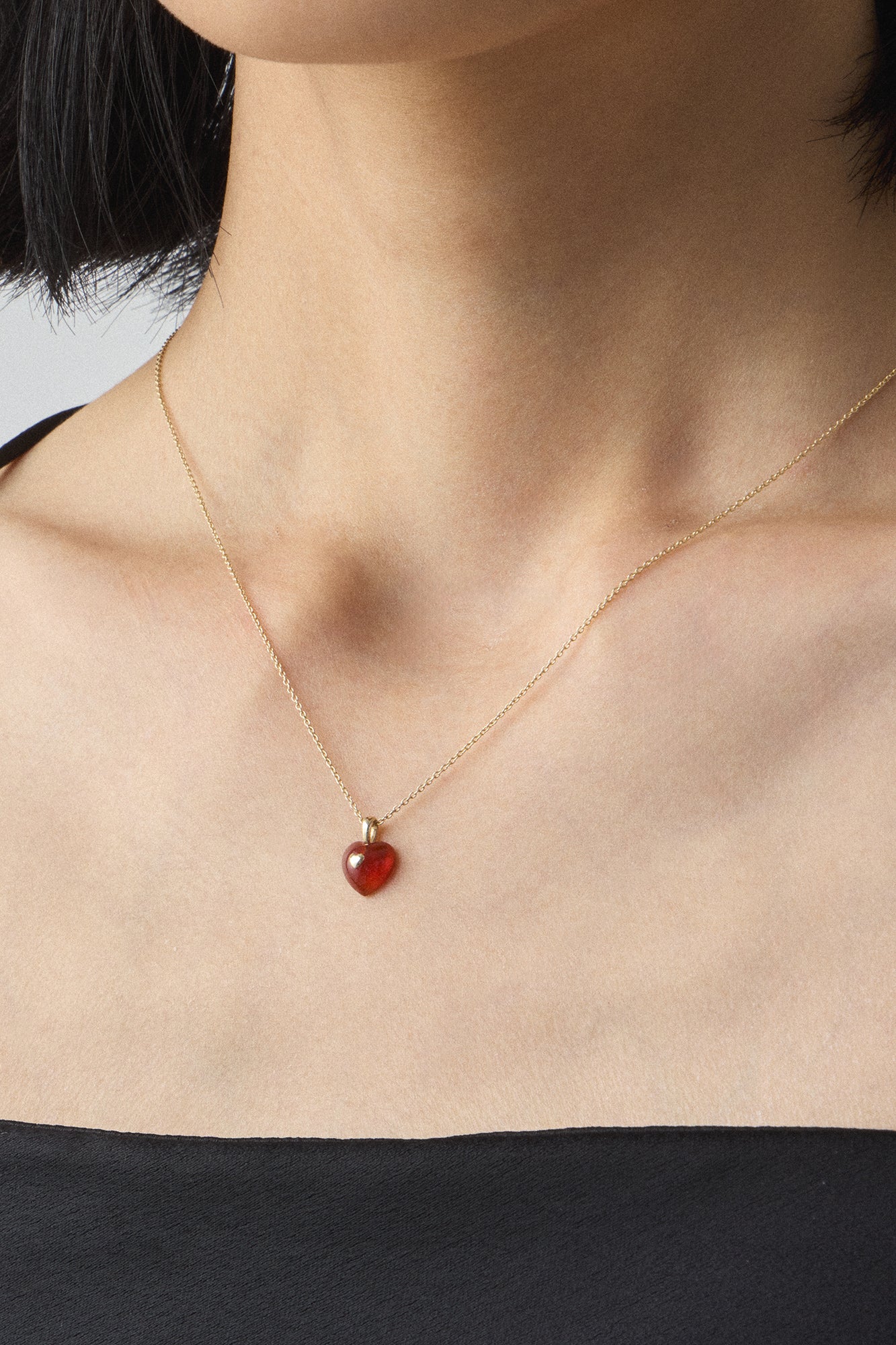 VERY VINTAGE TINY RED HEART PENDANT NECKLACE
