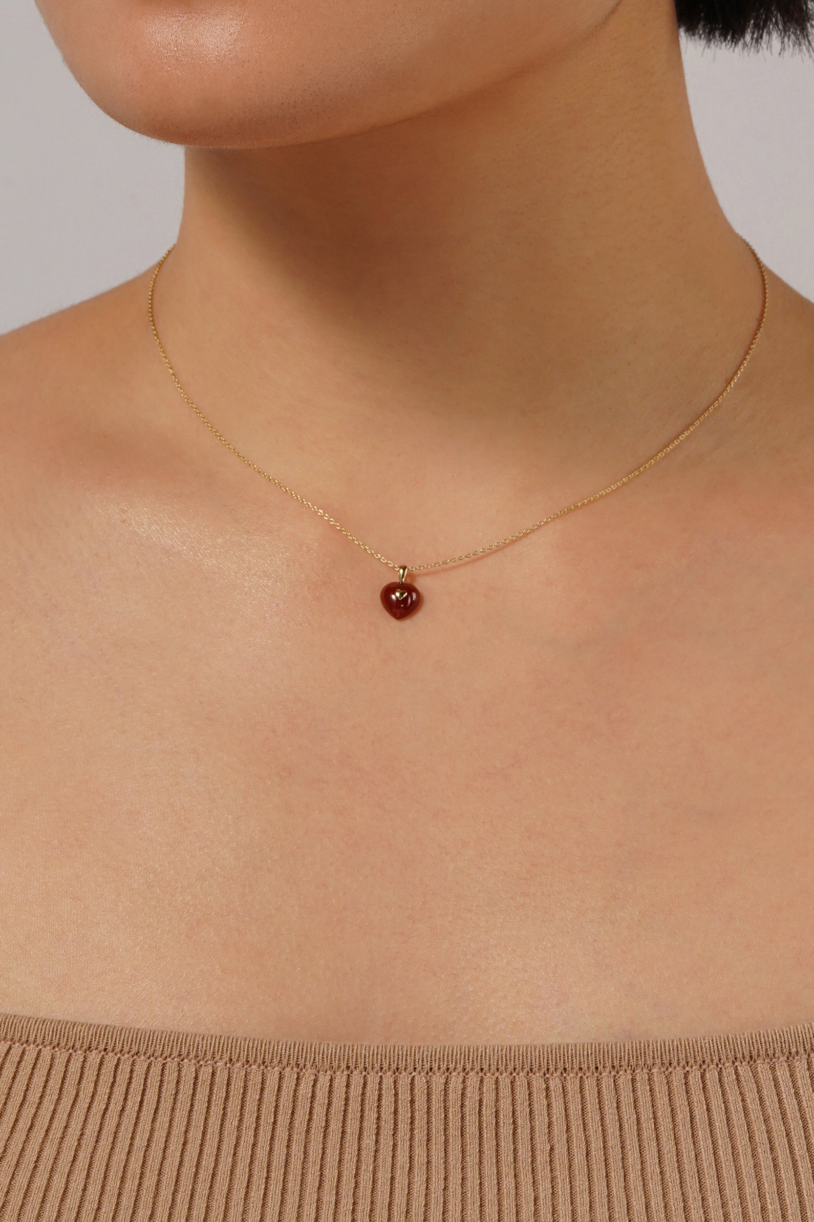 VERY VINTAGE TINY RED HEART PENDANT NECKLACE