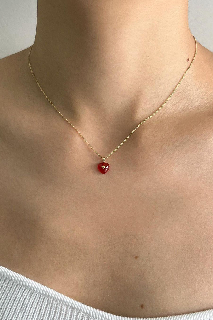 VERY VINTAGE TINY RED HEART PENDANT NECKLACE