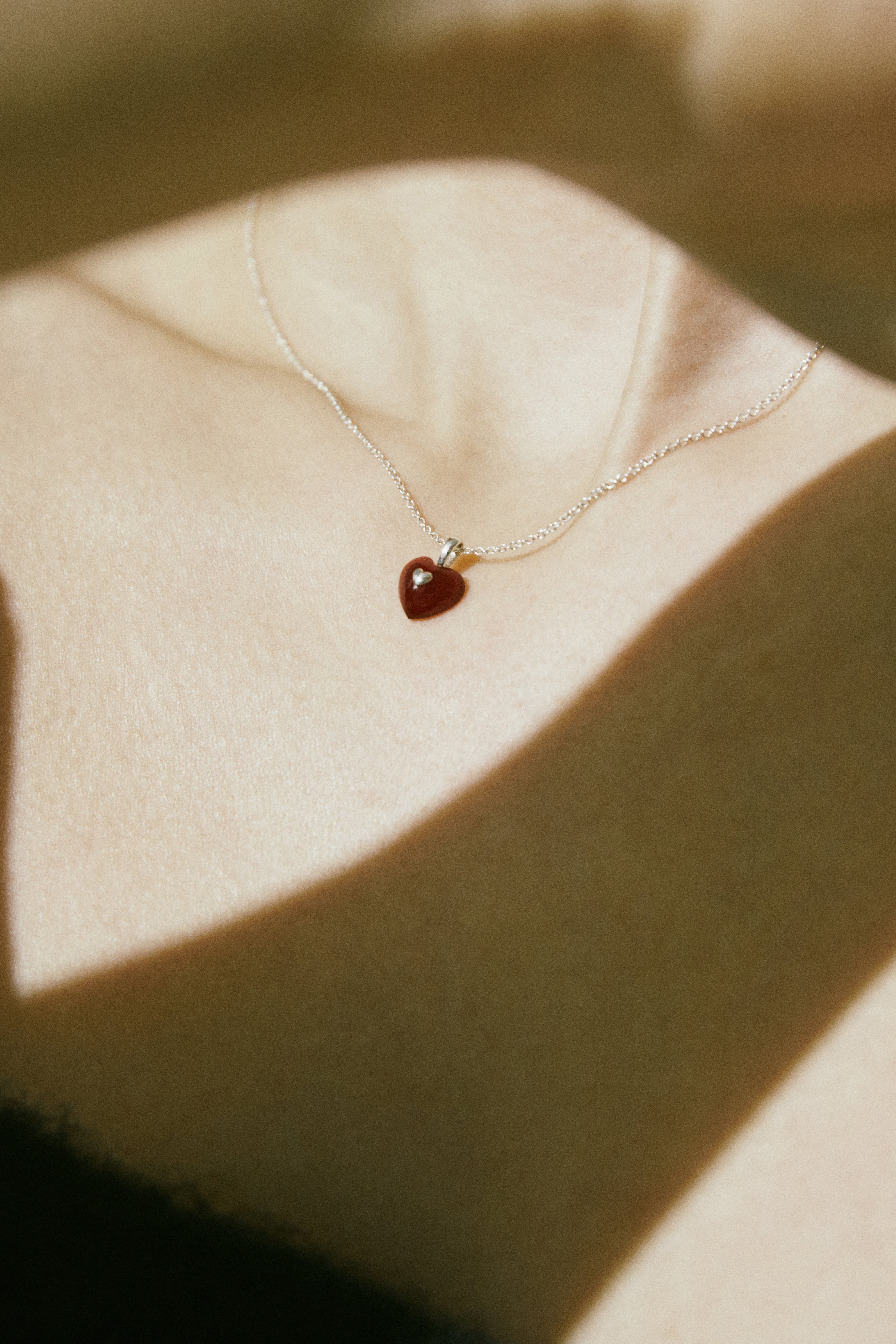 VERY VINTAGE TINY RED SILVER HEART PENDANT NECKLACE