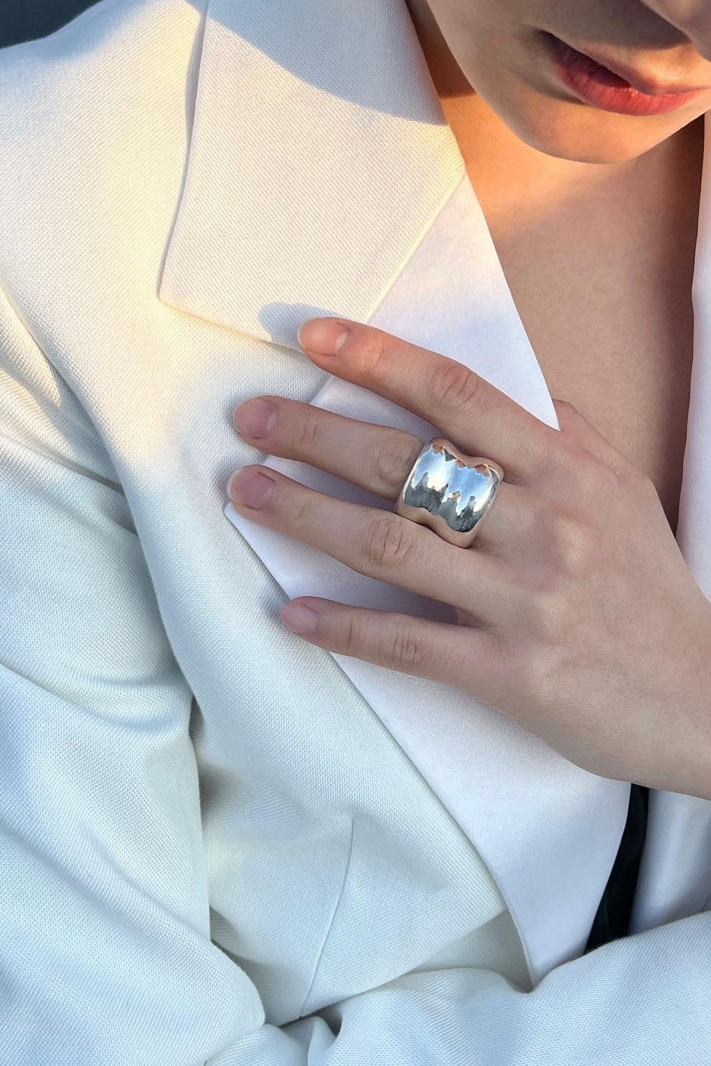 WHITE JAR BOLD RING