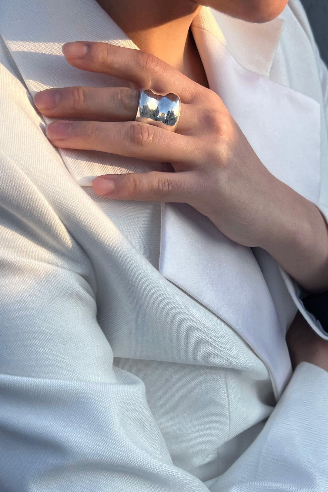 WHITE JAR BOLD RING